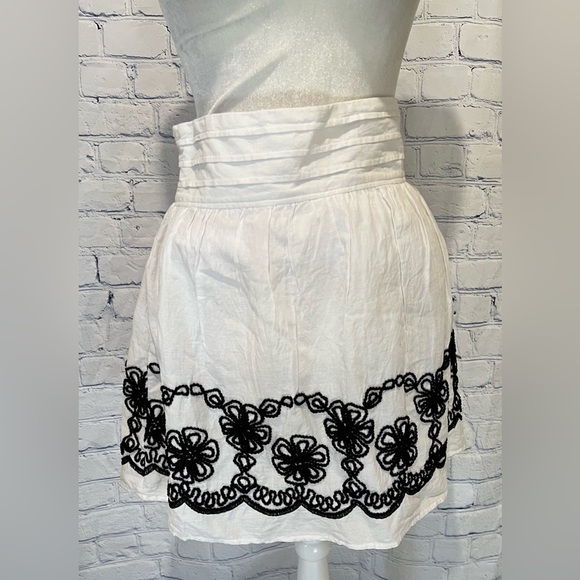 Joe B Juniors Size Medium White Black Embroidered Cotton Pull-On Skirt - Picture 1 of 6